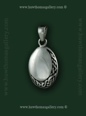 Pewter Celtic Pendant – Oval Shaped